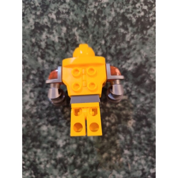 Lego Nexo Knights Minifigures and Shield Lot - Harpy, Ultimate Axl - Picture 7 of 12